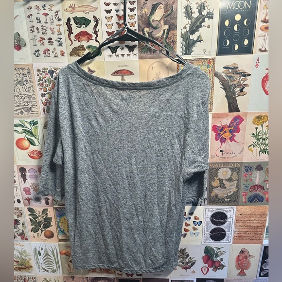 Medium AE Grey Scoop neck 3/4 length sleeve. Great condition. - Picture 4 of 5